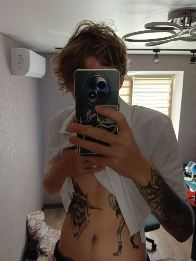 Мужчина Артем Александровка